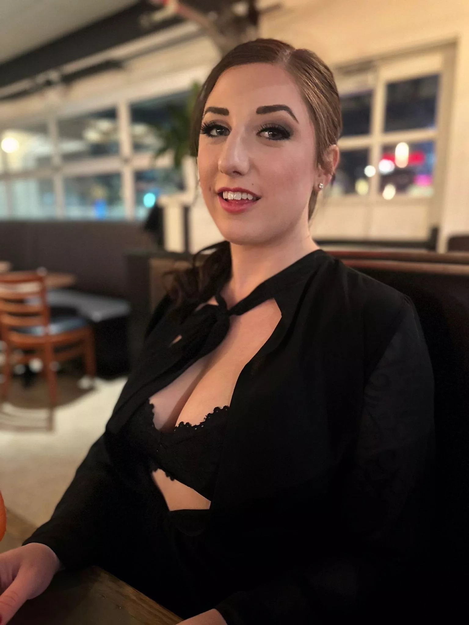 How would you get my attention if you saw me at a restaurant like this, and knew my husband shares me? posted by addamxeveruinthings