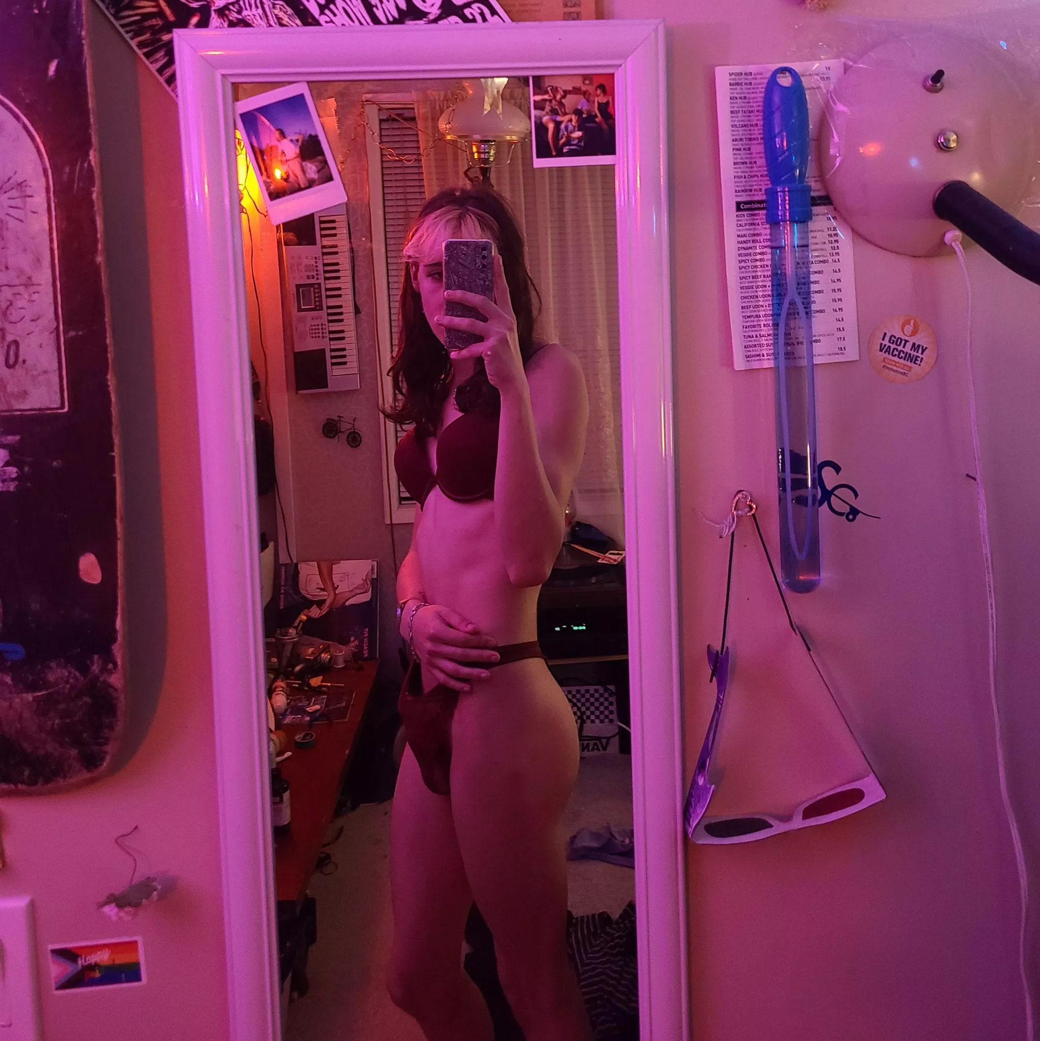 If u noticed my bulge at the pool, would u try to smash? 😘 posted by A55girl33