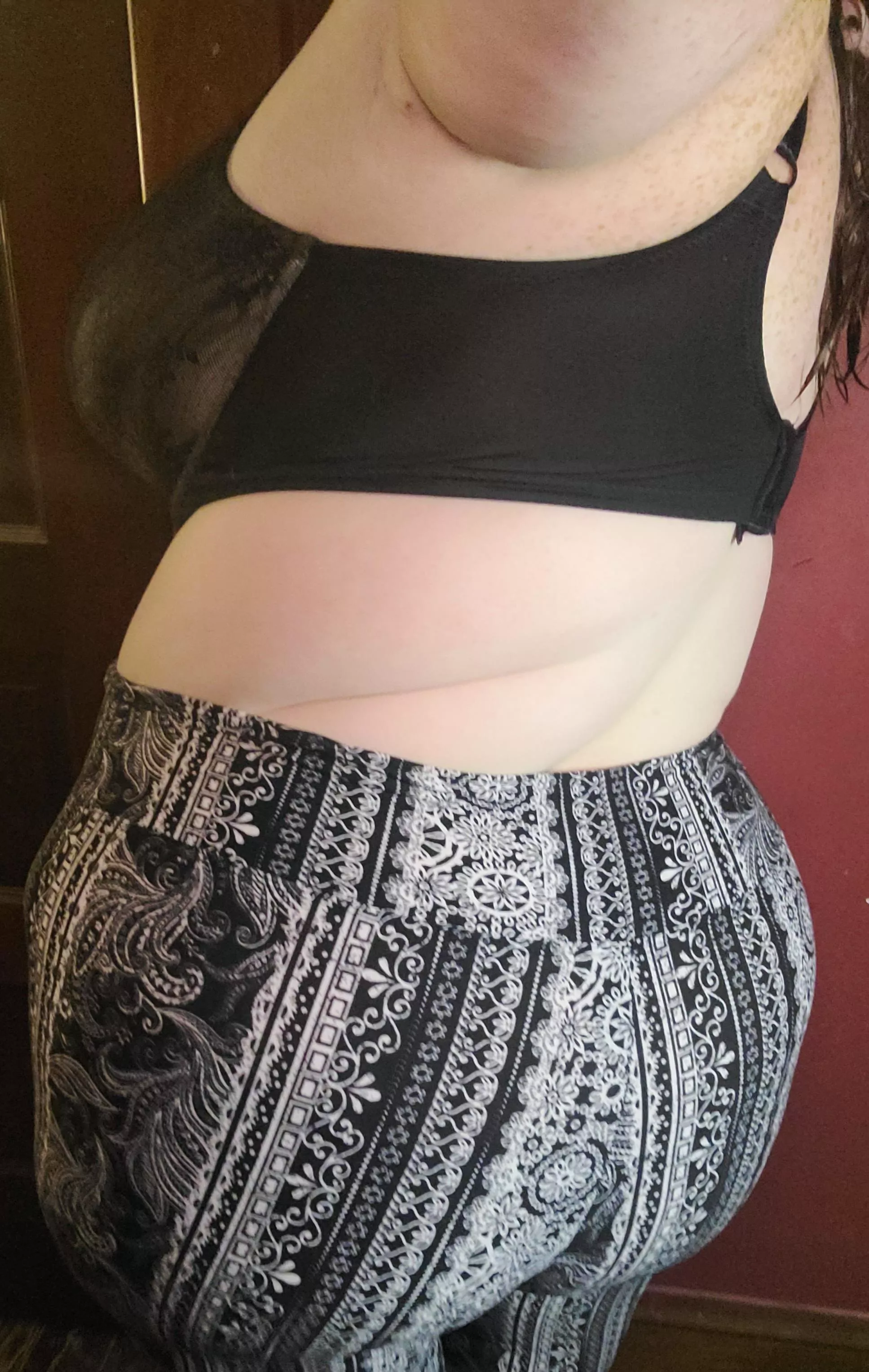 MILF booty in yoga pants posted by Lynn-Ryder