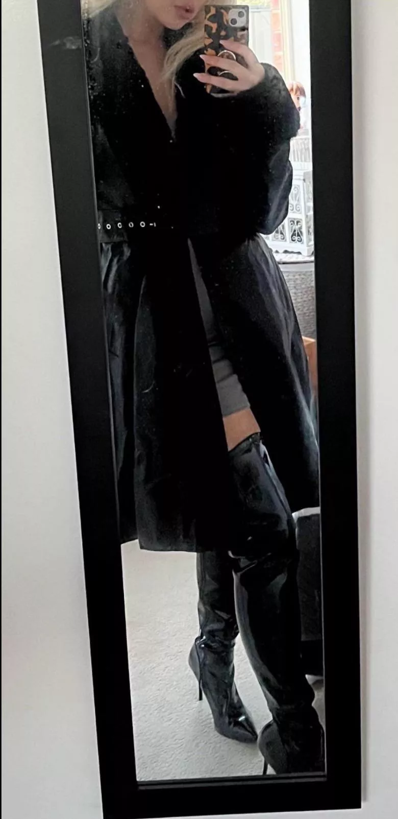 My favourite evening outfit 🐈‍⬛ posted by MistressLolaInLatex
