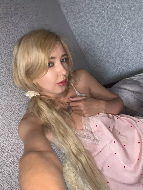 My hair is so long you can hide behind it by swweet_candy