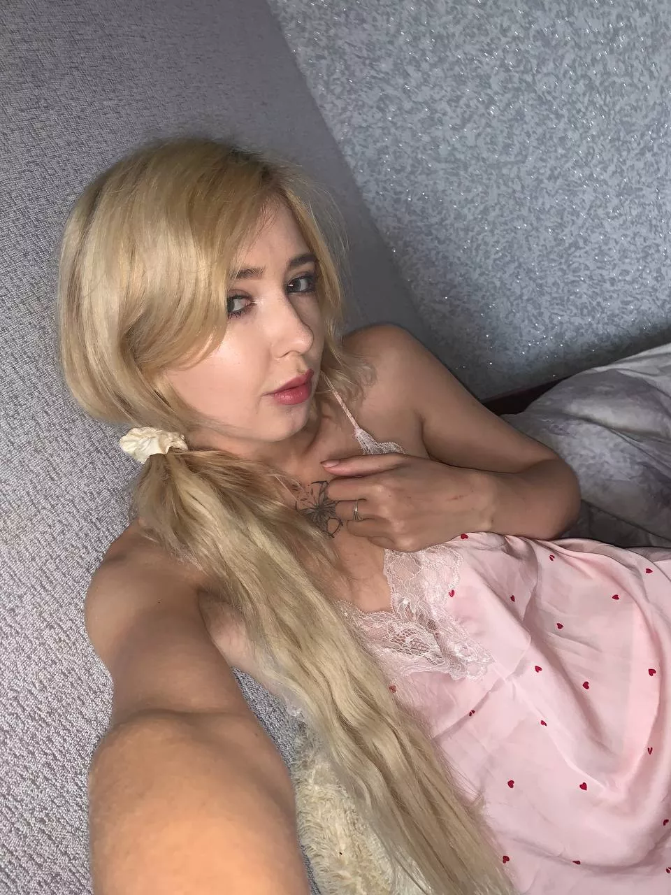 My hair is so long you can hide behind it posted by swweet_candy