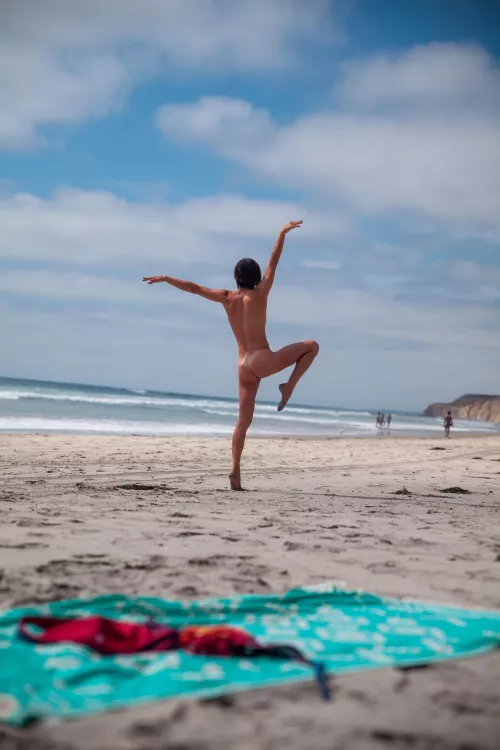 Play’n nude at the beaches 🙃 would you frolic with me? (F) (31) by LizBeCheeky