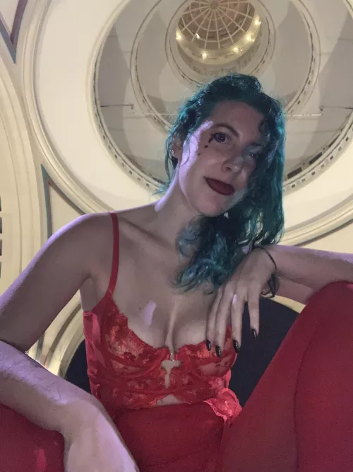 Red cleavage by sirenskiss3