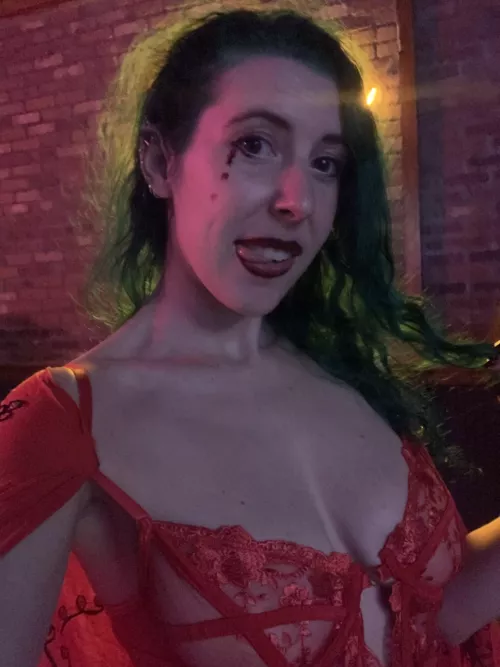 Showin them off by sirenskiss3