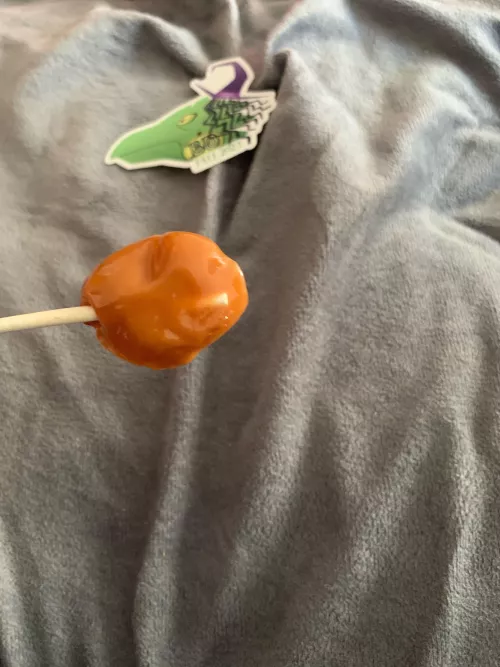 They say don’t take candy from a stranger but we all know Jan mulders by bad_dragon_420