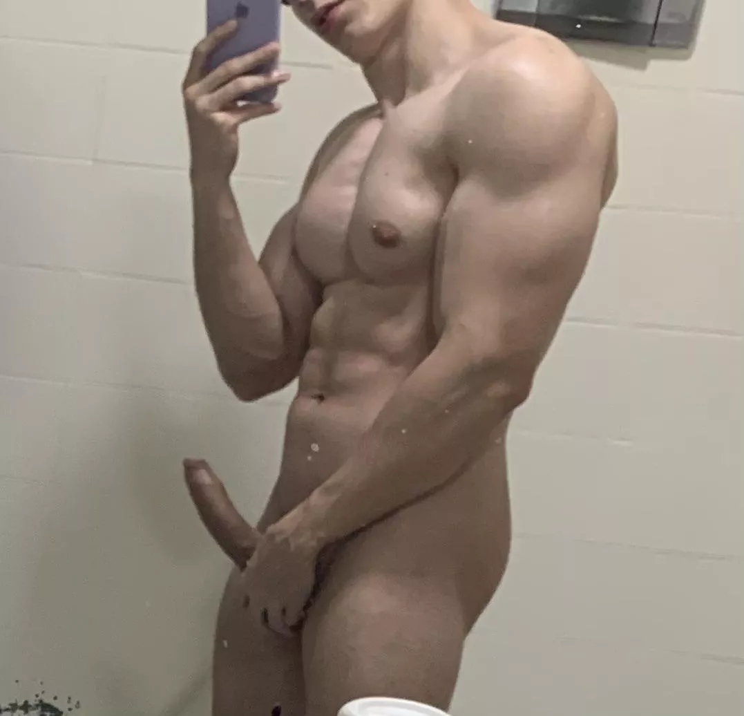 What's bigger, my biceps, chest or dick? 😏🔥 posted by BJ__Alexxx