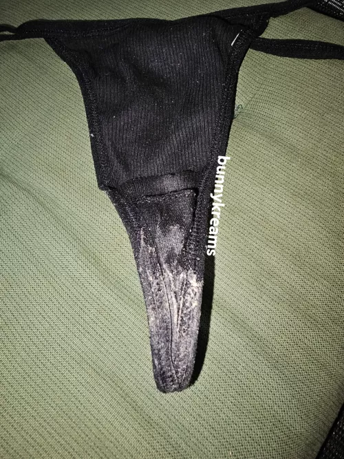 Would you sniff a Japanese girl's panties ? by bunnykreamss