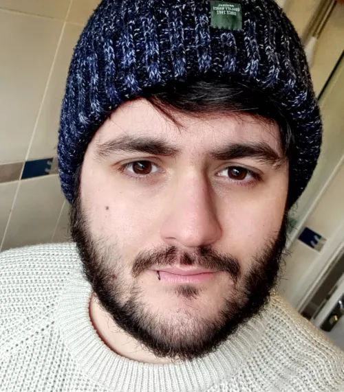 33 M UK - horrible rainy evening today! How's your day been? Hopefully better weather wherever you are! by kakakaa121