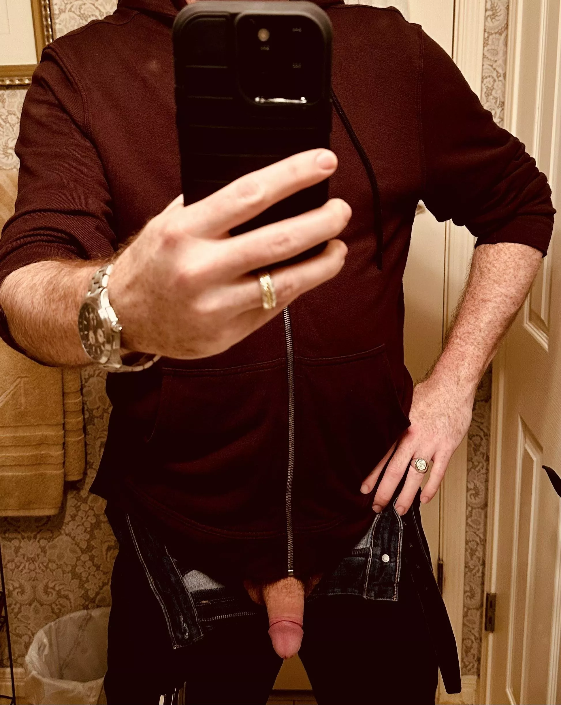 [41] Dad Next Door Needs To Get Sucked Off posted by AustinBiDude