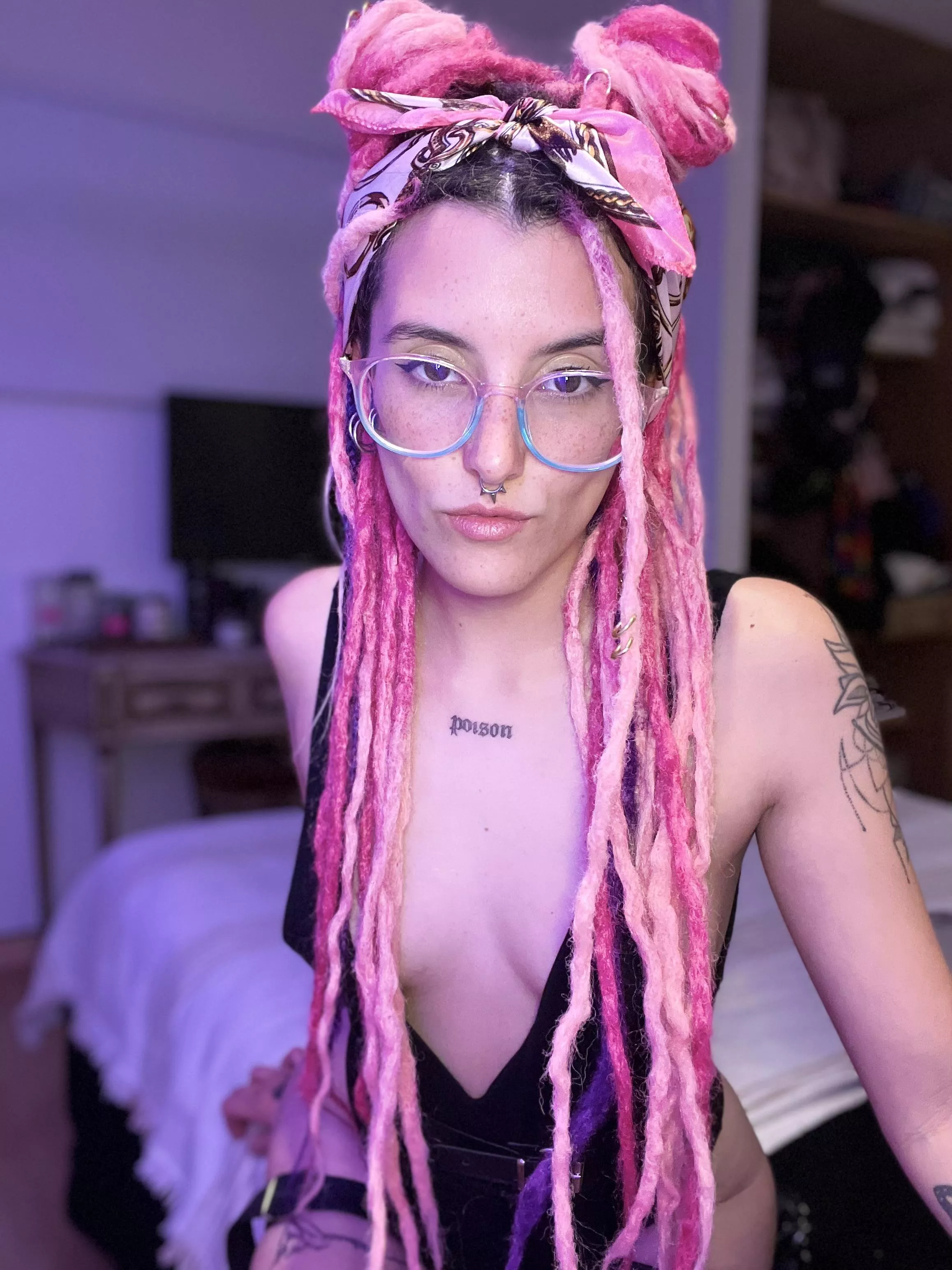 anyone ordered a neon hair girl, she's on your bed already^^ posted by LuminousOs