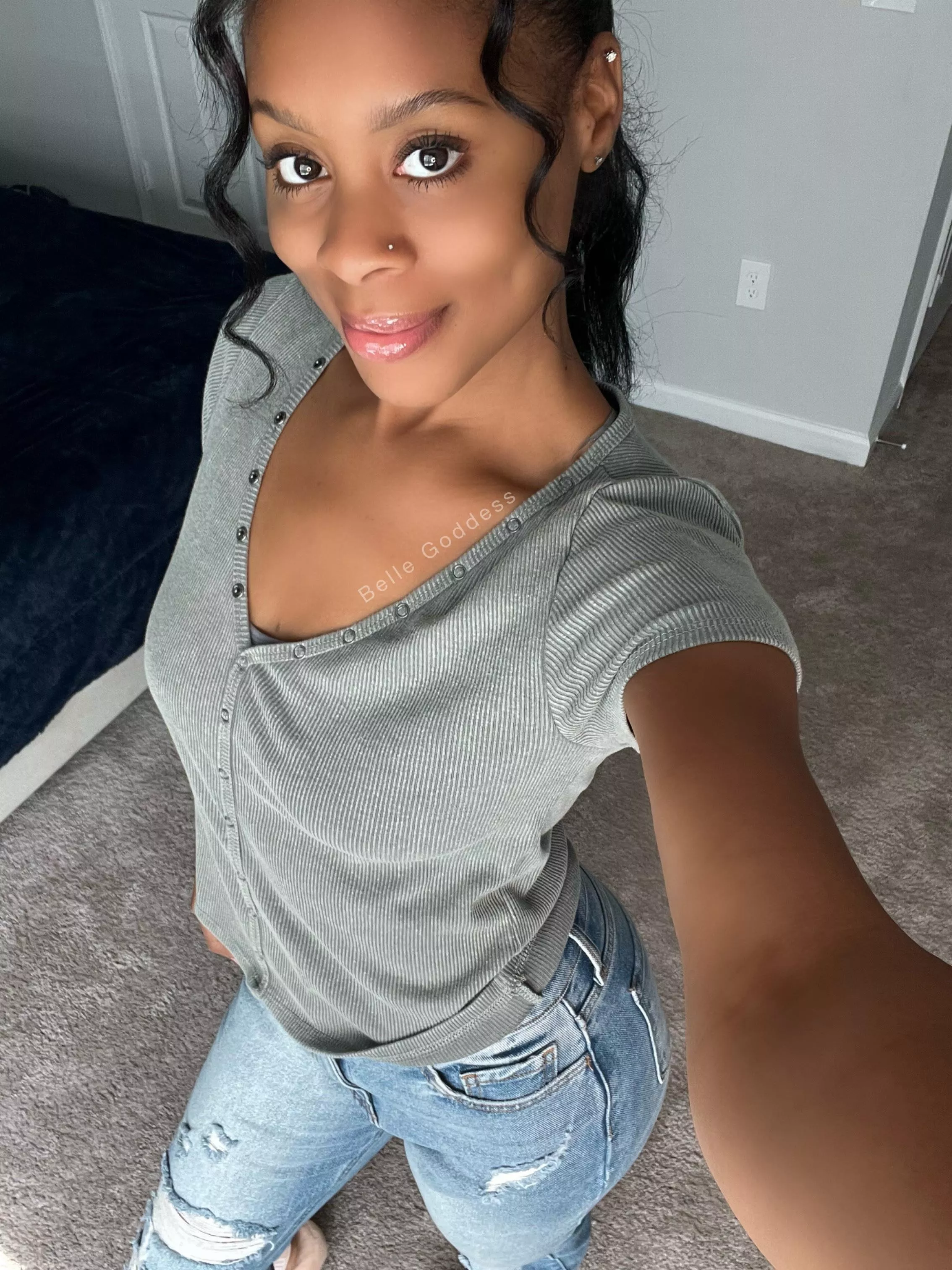 Anyone want a Milf for lunch posted by bellegoddesss