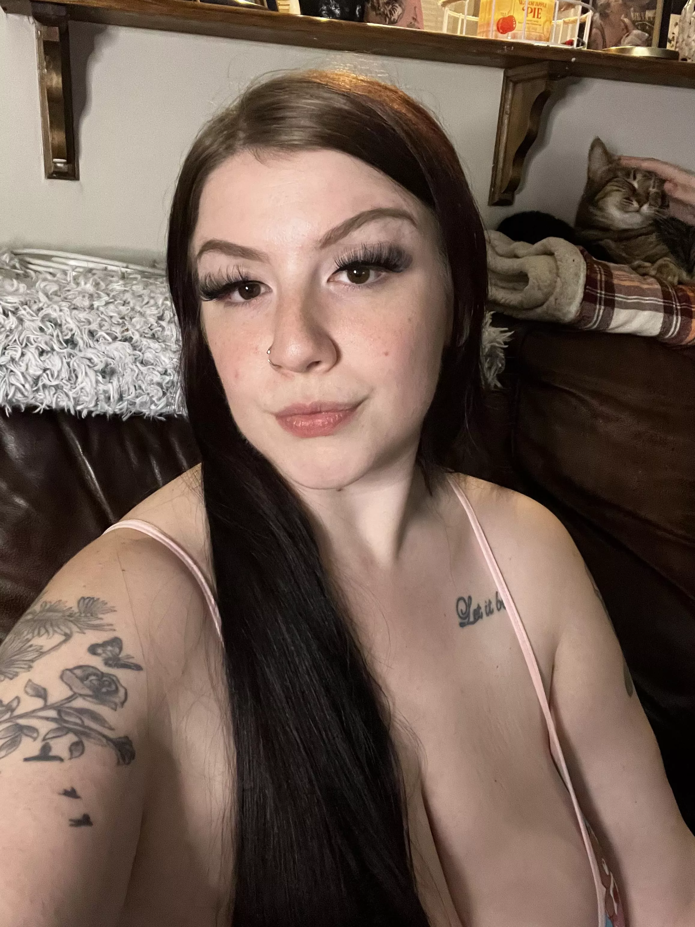 Hi from me & my kitty 🐱⬇️ posted by Klove6011