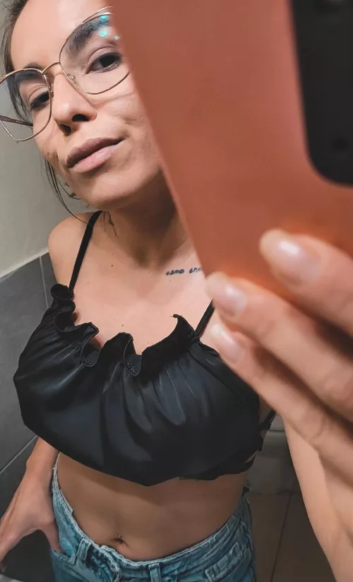 How happy would it make you to receive naked pictures of me every day? by siasweet