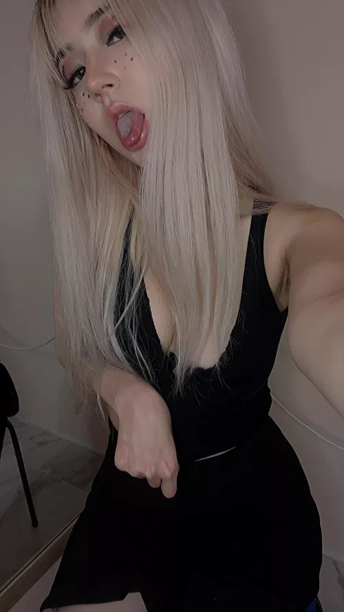 how much that bitch needs her big boy by HospitalOkz