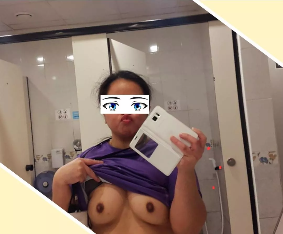 I found a public toilet Flash pic from 6 years ago when I was 18... posted by 1nonlybabygurl