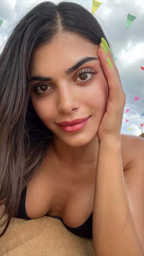 Just hanging out by justnamiya