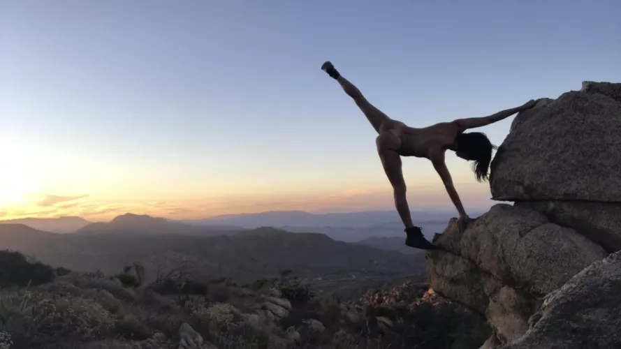 Just waiting for that comet ☄️ to pass through the sky 🌌! So I hungout and touched rock naked in the mean time 🥰🪨 by LizBeCheeky