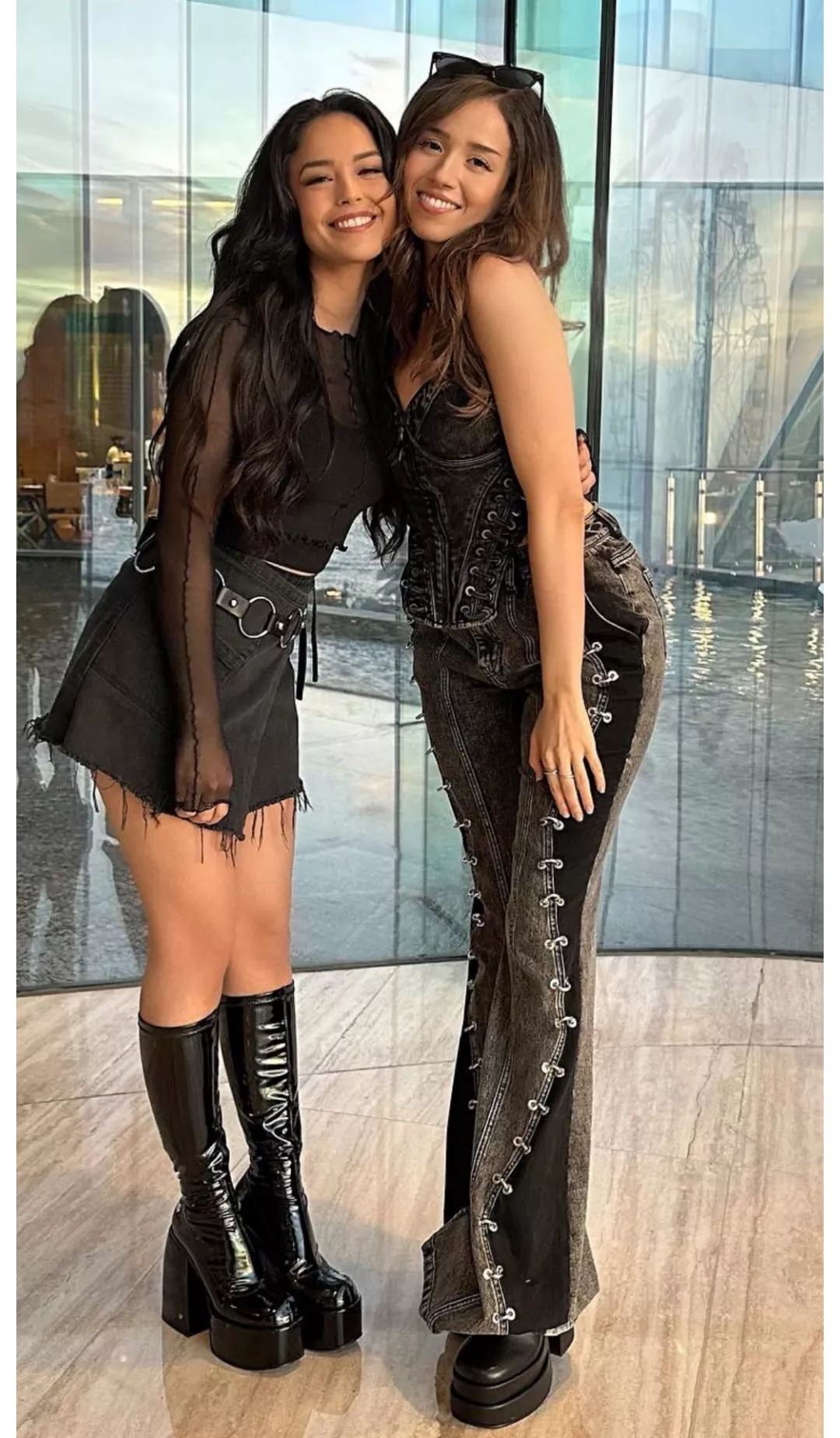 left right [2] posted by Slaaaa4