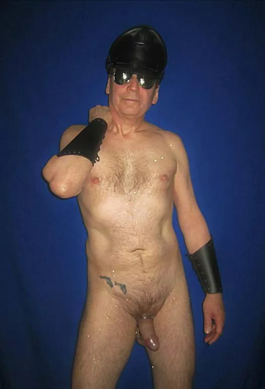 NAKED EXCEPT FOR MY CAP AND BOOTS AND COVERED IN MULTI COLOURED GLITTER posted by Mattdw1234