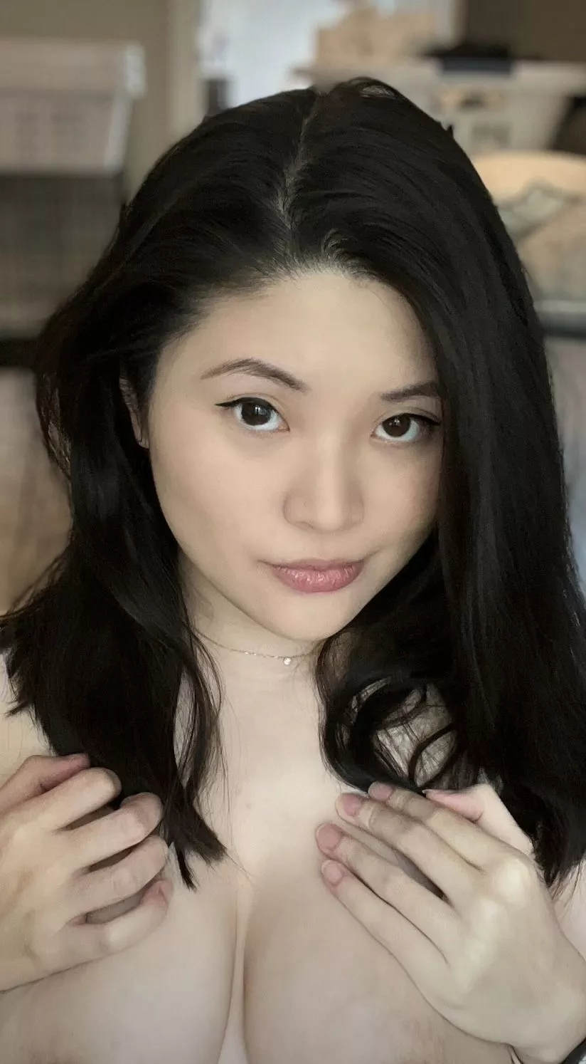 Pretty eyes posted by funblog106tl