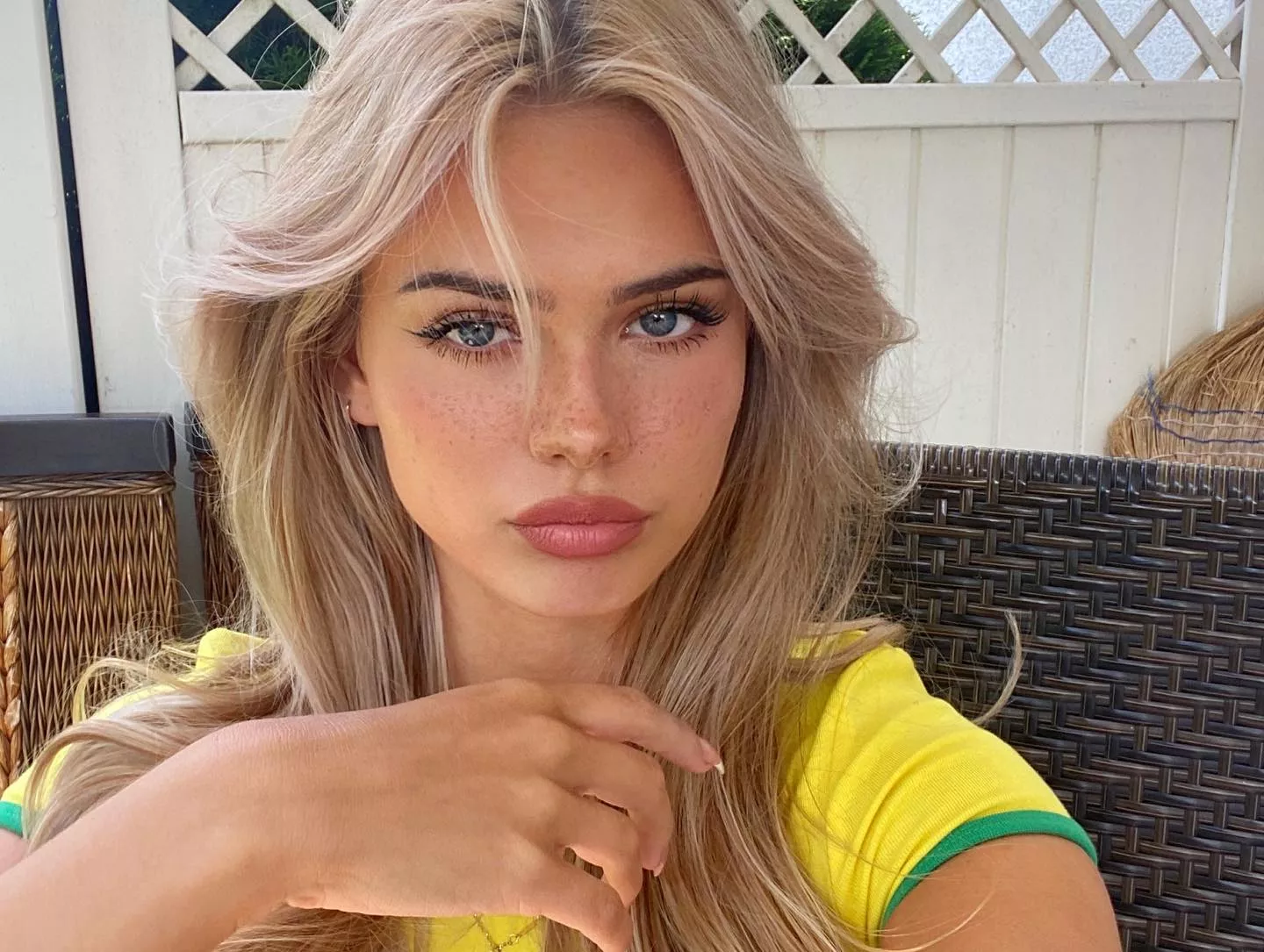 Sara Crumbleleg posted by Slow_Ant_1409