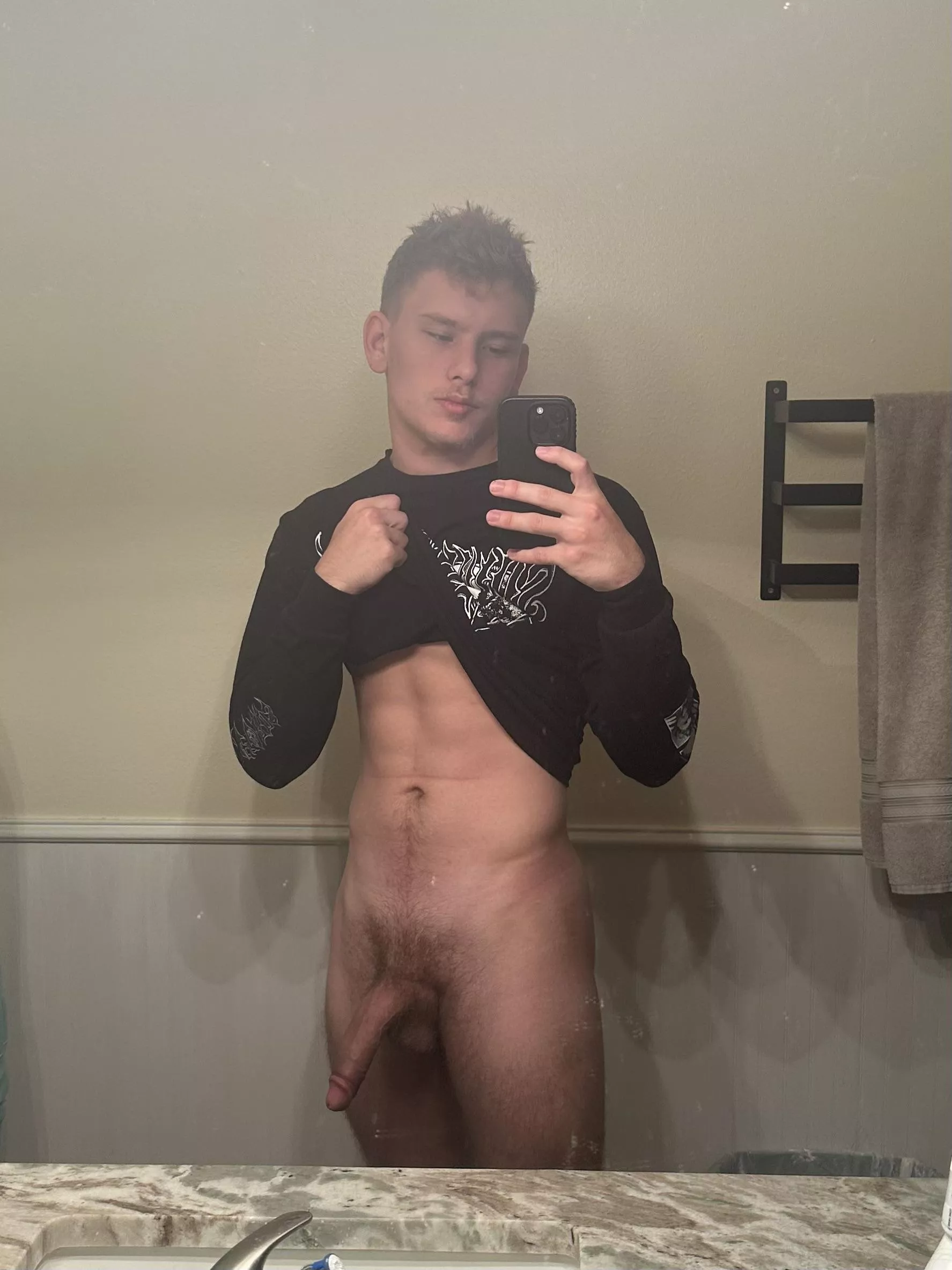 Should I shave? posted by KimotaNSFW