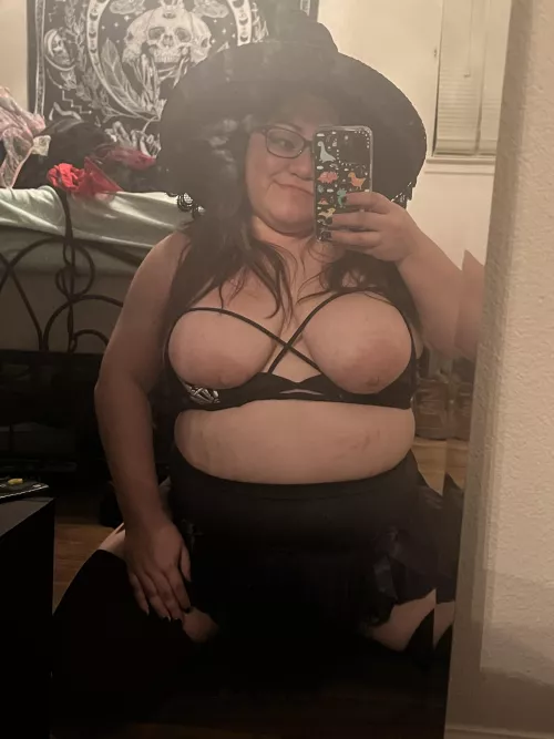 Witchy time? 🔮 by daya-si