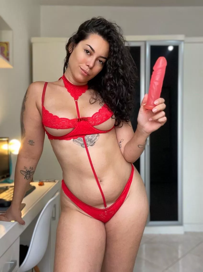 Would you like to see me using it? 🤤🥵 posted by lunasoares