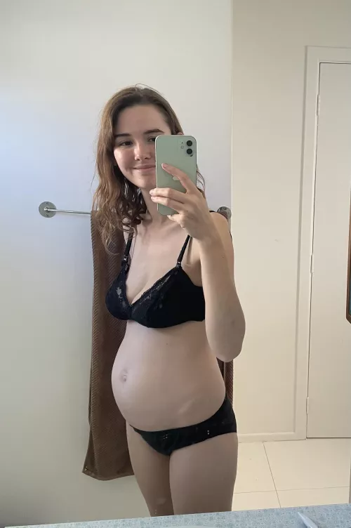 14 weeks and already got quite a belly by Konekoshinji