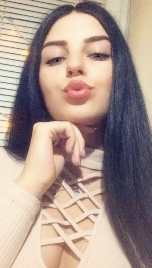 21 [F4M]Who wants me to ride them? by productivemutat