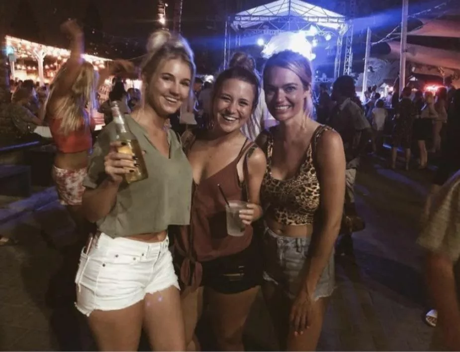 Bali 😜 posted by icywhite777