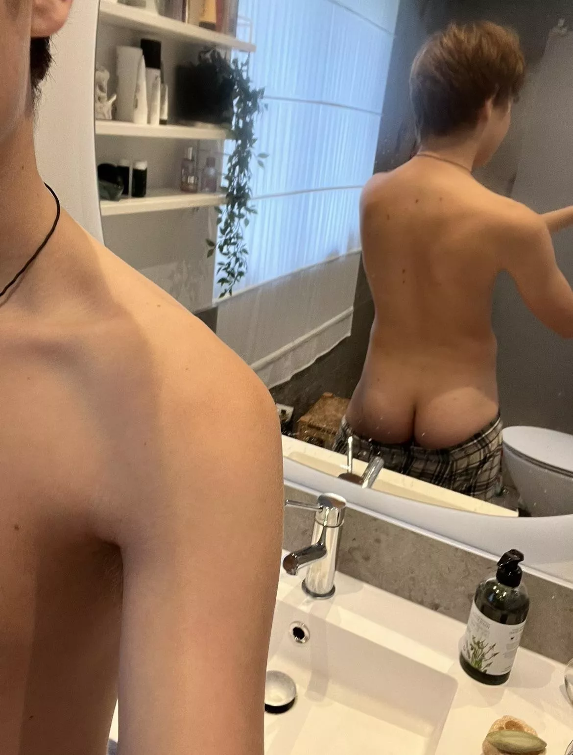 Cum here and fill my 18yo ass🤤 posted by Markusves-593