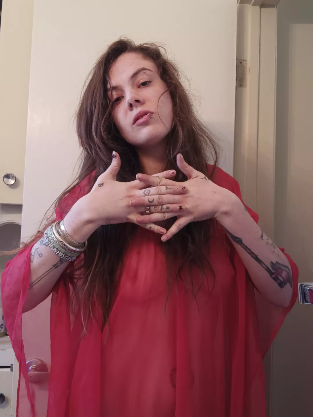 Dicks up if you wanna catch These Hands. 😈 posted by GoddessOpheliaJones