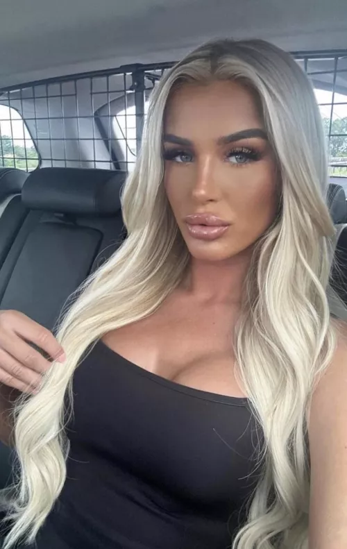 Emily by round_plastic2