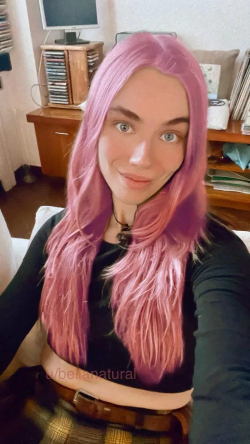 I love my hair pink, and I love to smile :3 by BellaNatural