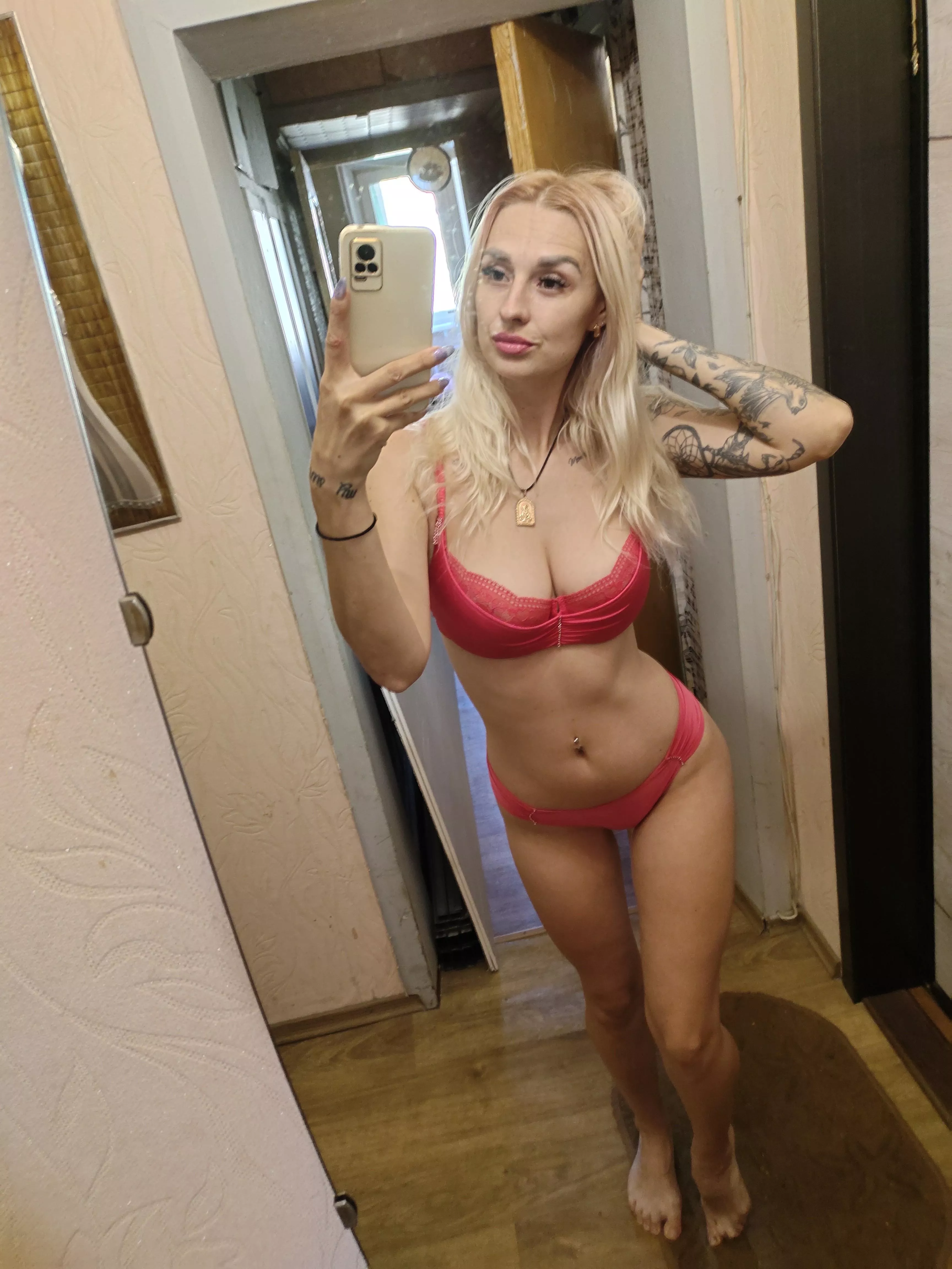 I will delight you with such selfies while you are at work posted by moronichel28