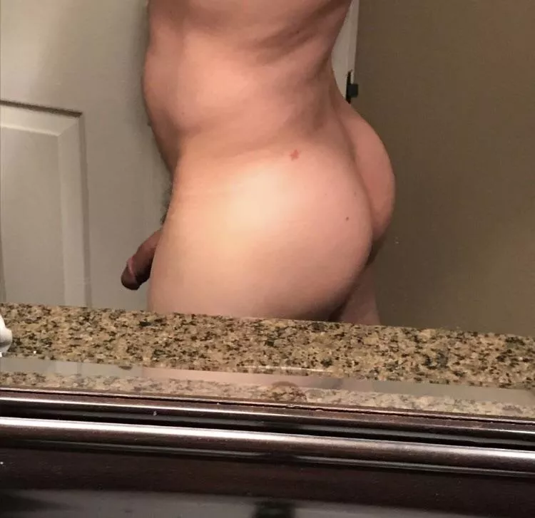 I’m new to Reddit. What does everyone think of this booty? posted by Zac_Aphrodisiac