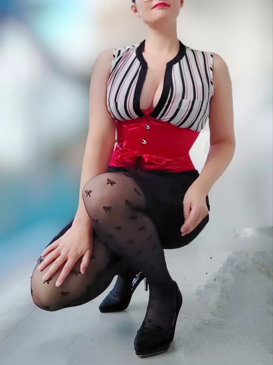 It's casual Friday in the office posted by BlushedObsession