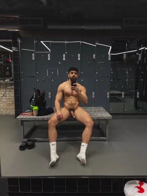 Late night workouts best time for lockerroom play posted by p_dat1