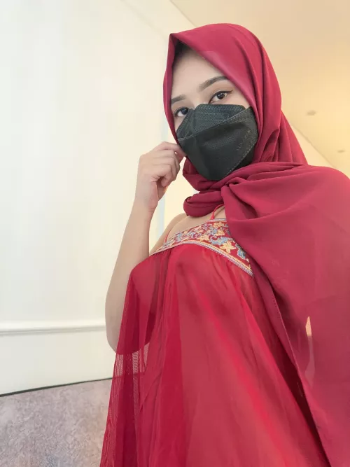 Looming and seeming is more appealing. by ZoraCovert