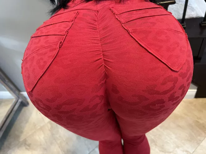 Peachy 🍑 by GhostGoSavage