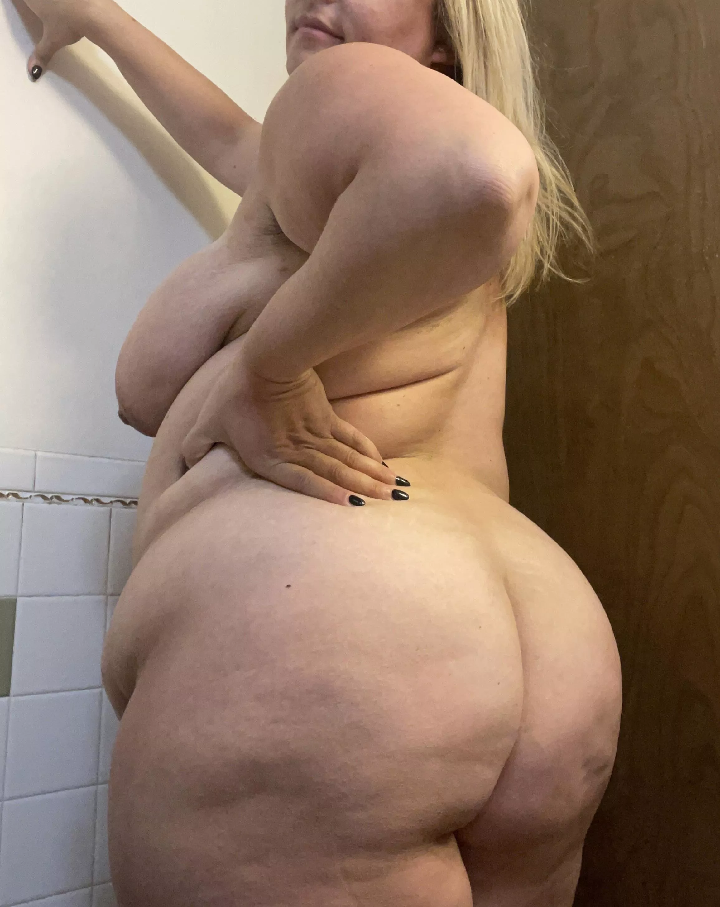 Squeeze me posted by TinaGoingWild