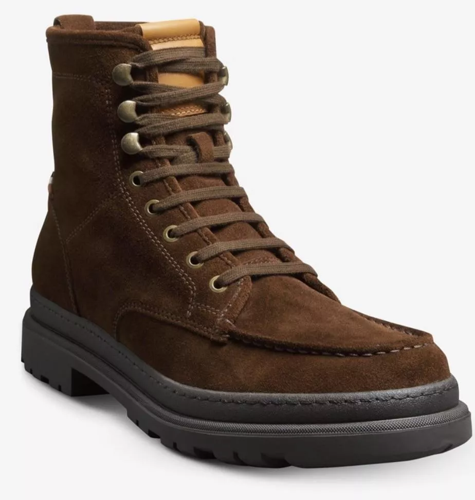 What type of boot is this? I’m primarily infatuated with the stitching of the toe. it separates itself from the round look of most boots. posted by RealBoBerto