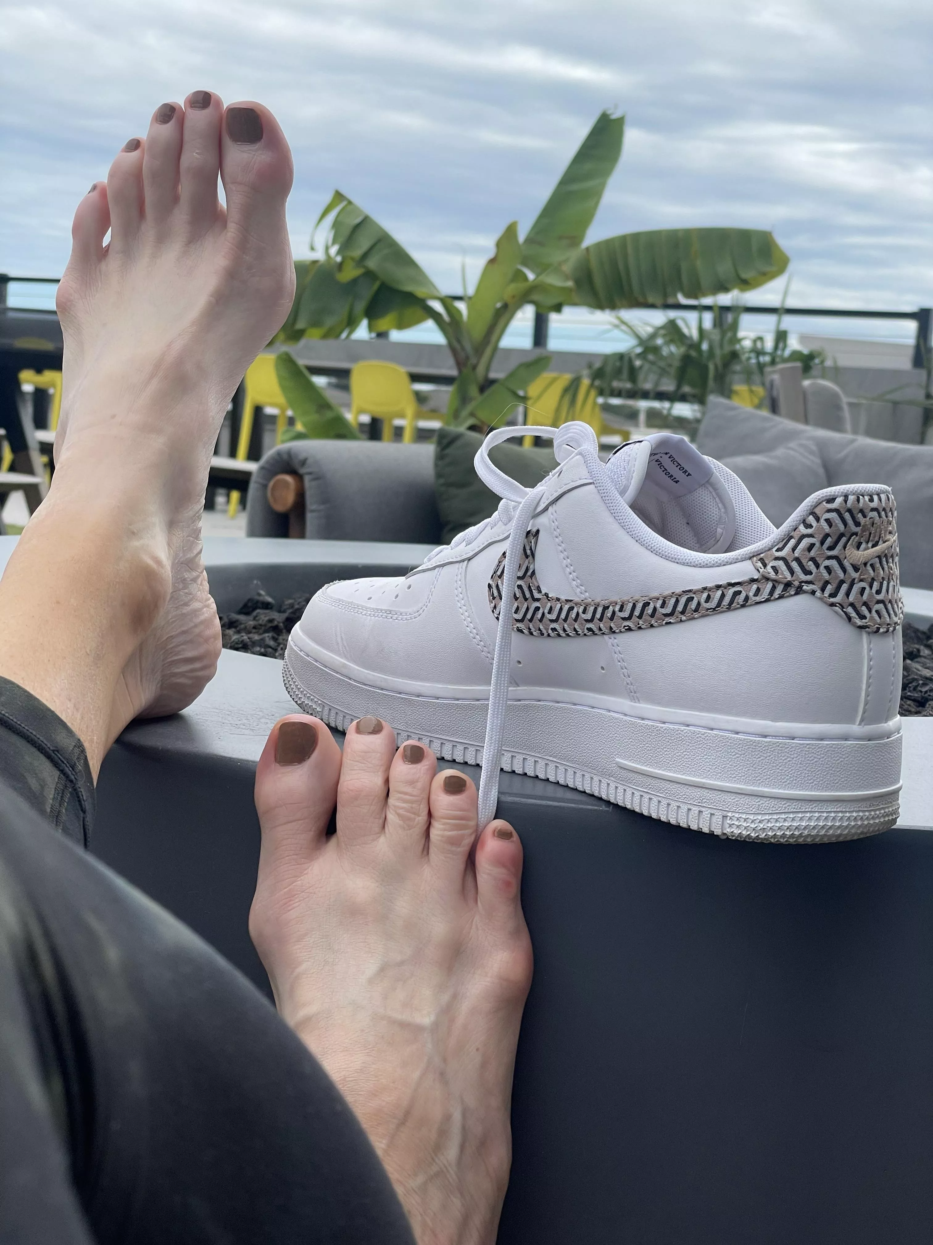 Who wants to massage my tired feet [OC] posted by Sultrystepsation