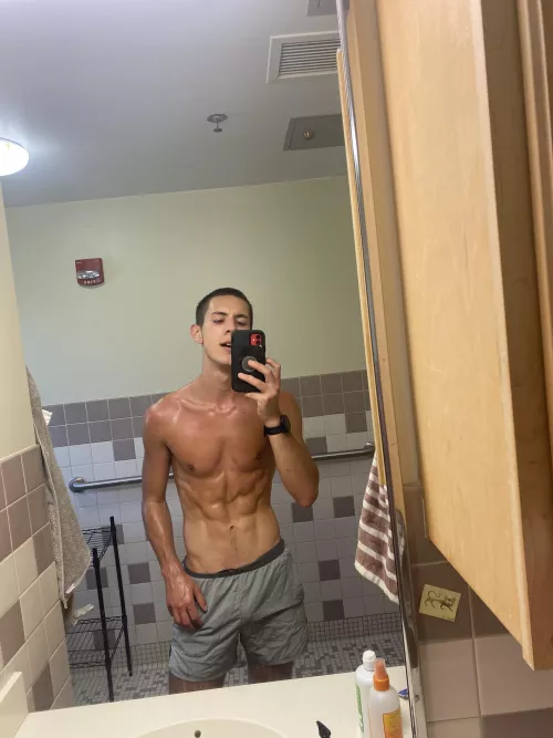 20 jock looking to FaceTime either jock or bear 🐻 by Ethank021517