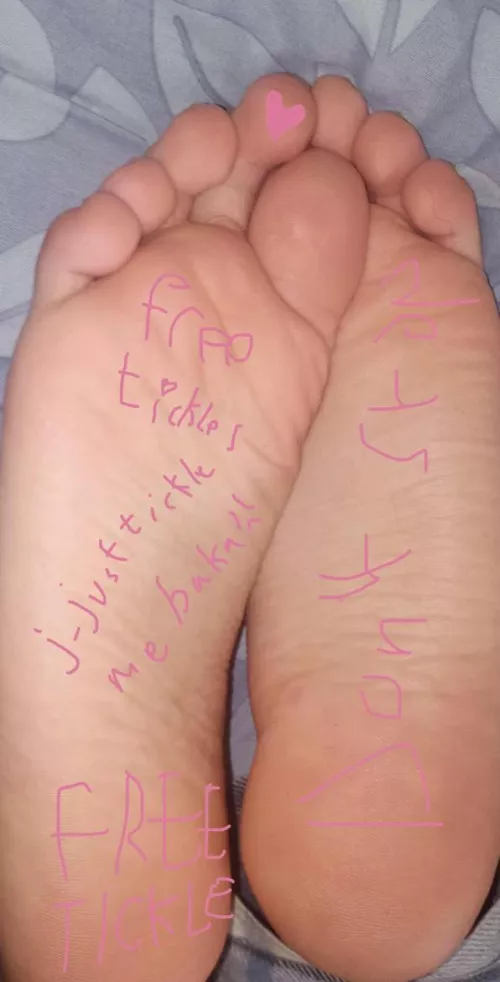 A friend (F) asked me for a pic of my soles. I did it but didn't expect anything else. Next message I got was this😖 by SolesandWrinkles