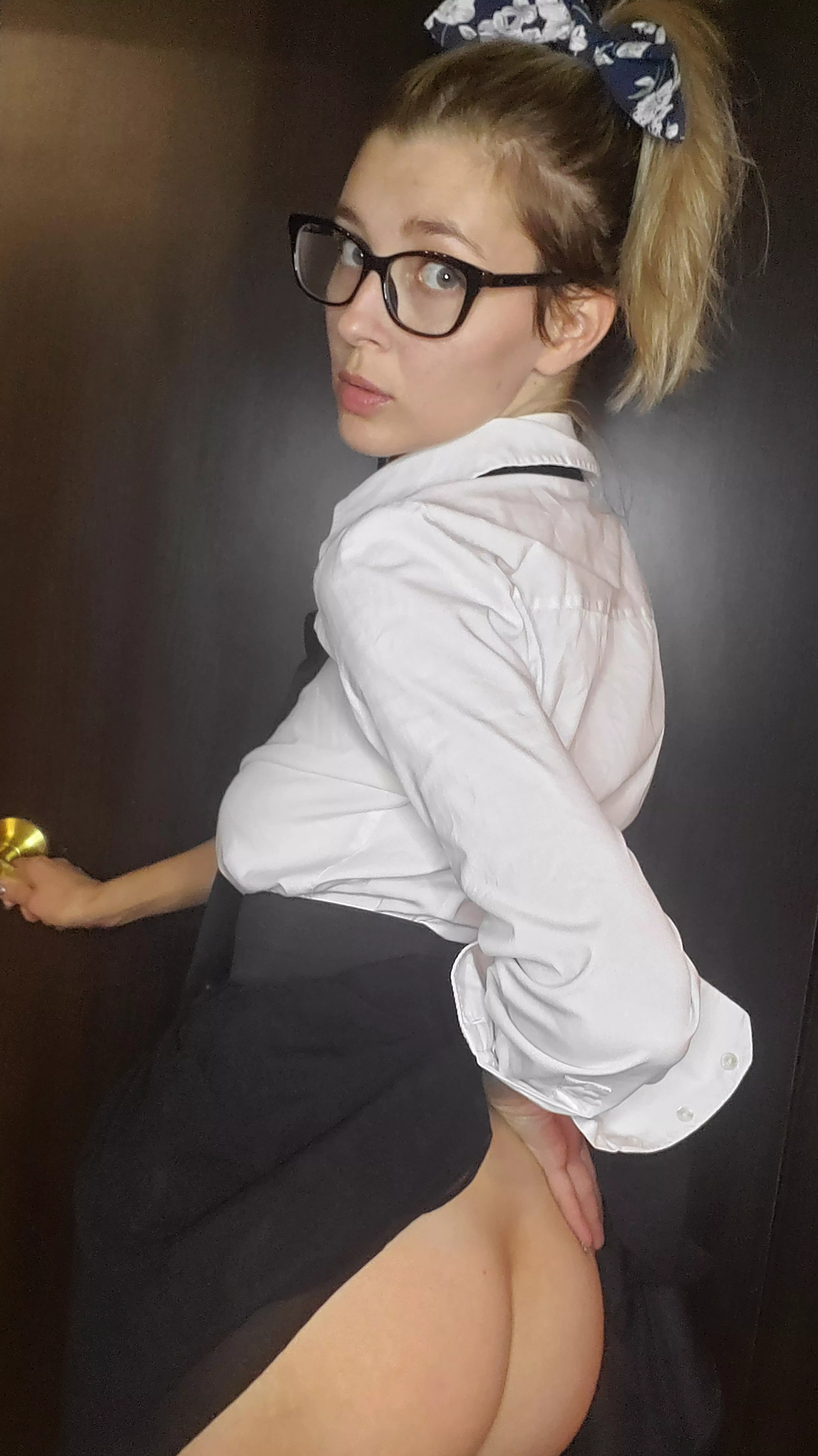 Always without panties at work posted by UnmadeLimey908