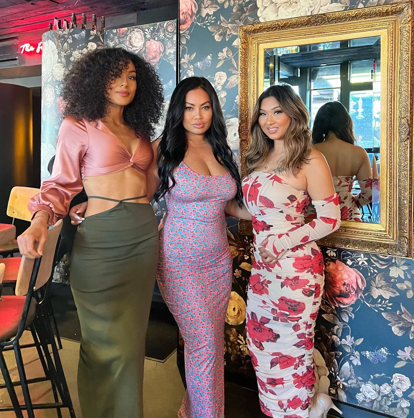 Beautiful Ladies posted by randomusers264