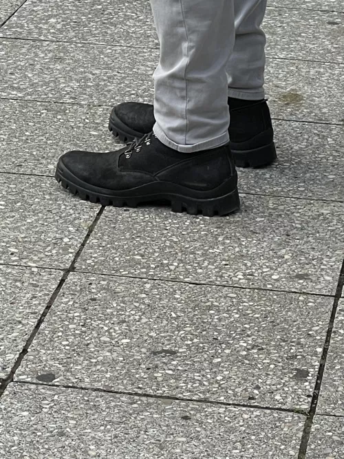 Can anyone id these boots? by ramondosmil